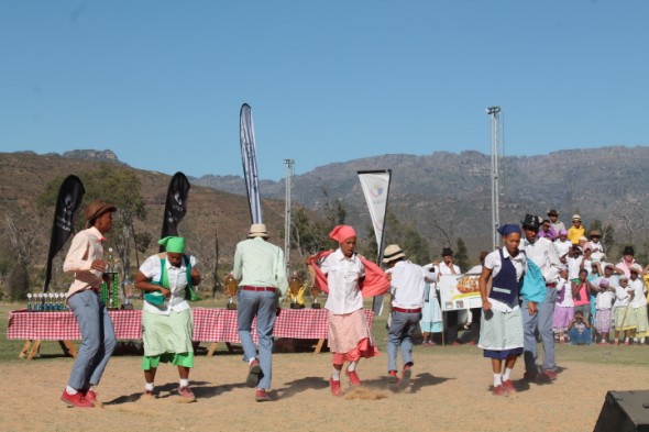 loeriesfontein-rieldansers11-590x393.jpg